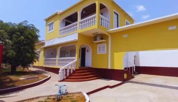 MORADIA T4 + 2 ANEXOS COM ESCRITÓRIOS